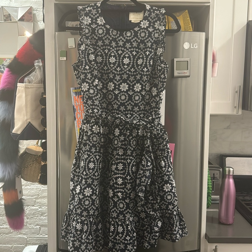 NWOT Kate spade embrodiered dress with removable tie for waist